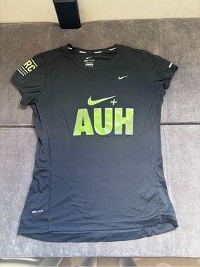 W - S - Nike Run Club Abu Dhabi Dri-FIT Tee - 519829-010 (2014)